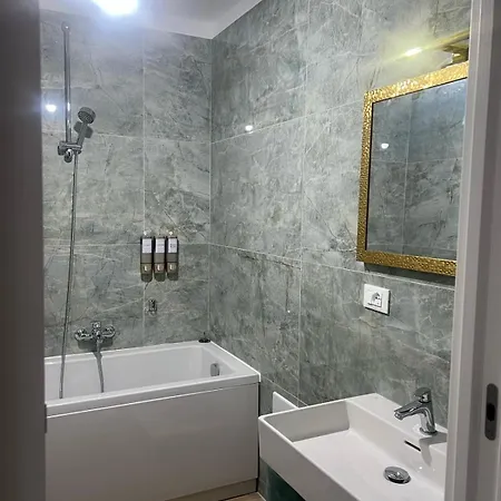 - Afrodite - Parco Del Gari Apartment *